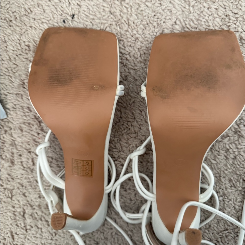 PrettyLittleThing White Square Front Knot Detail Heels - Picture 7 of 8